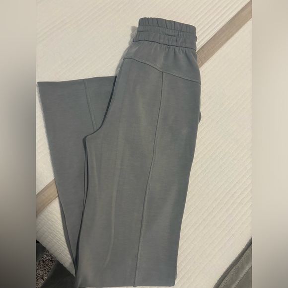 Lululemon Softstreme High-Rise Pant
Regular - Picture 3 of 3